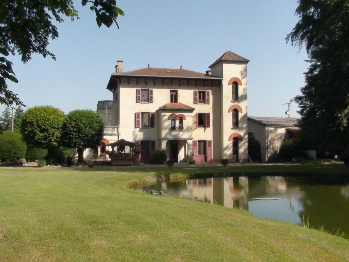 Domaine De Marchal - Chambres Et Table D'Hotes Celles-Sur-Durolle エクステリア 写真