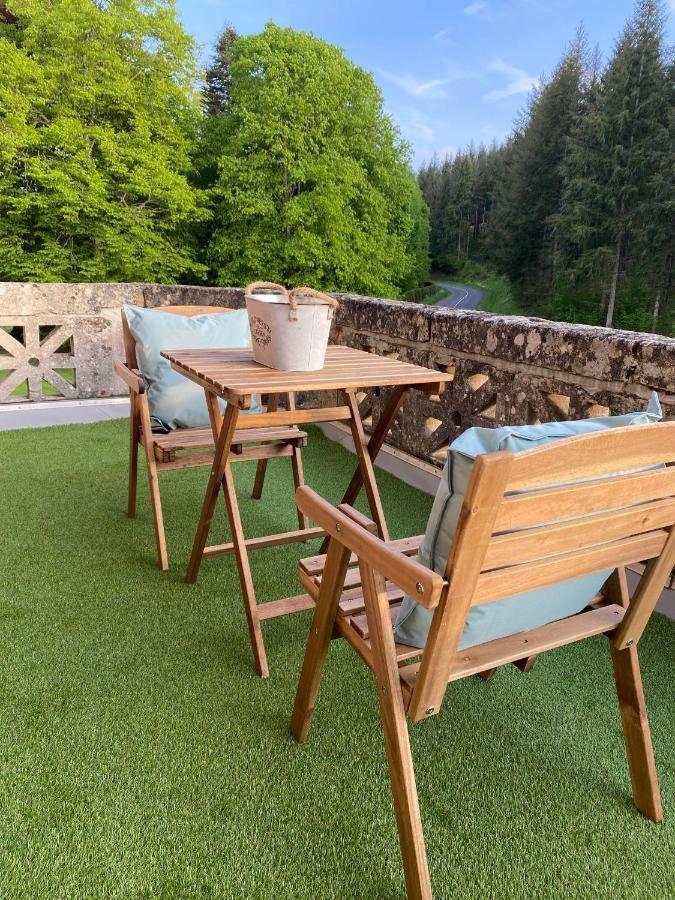 Domaine De Marchal - Chambres Et Table D'Hotes Celles-Sur-Durolle エクステリア 写真