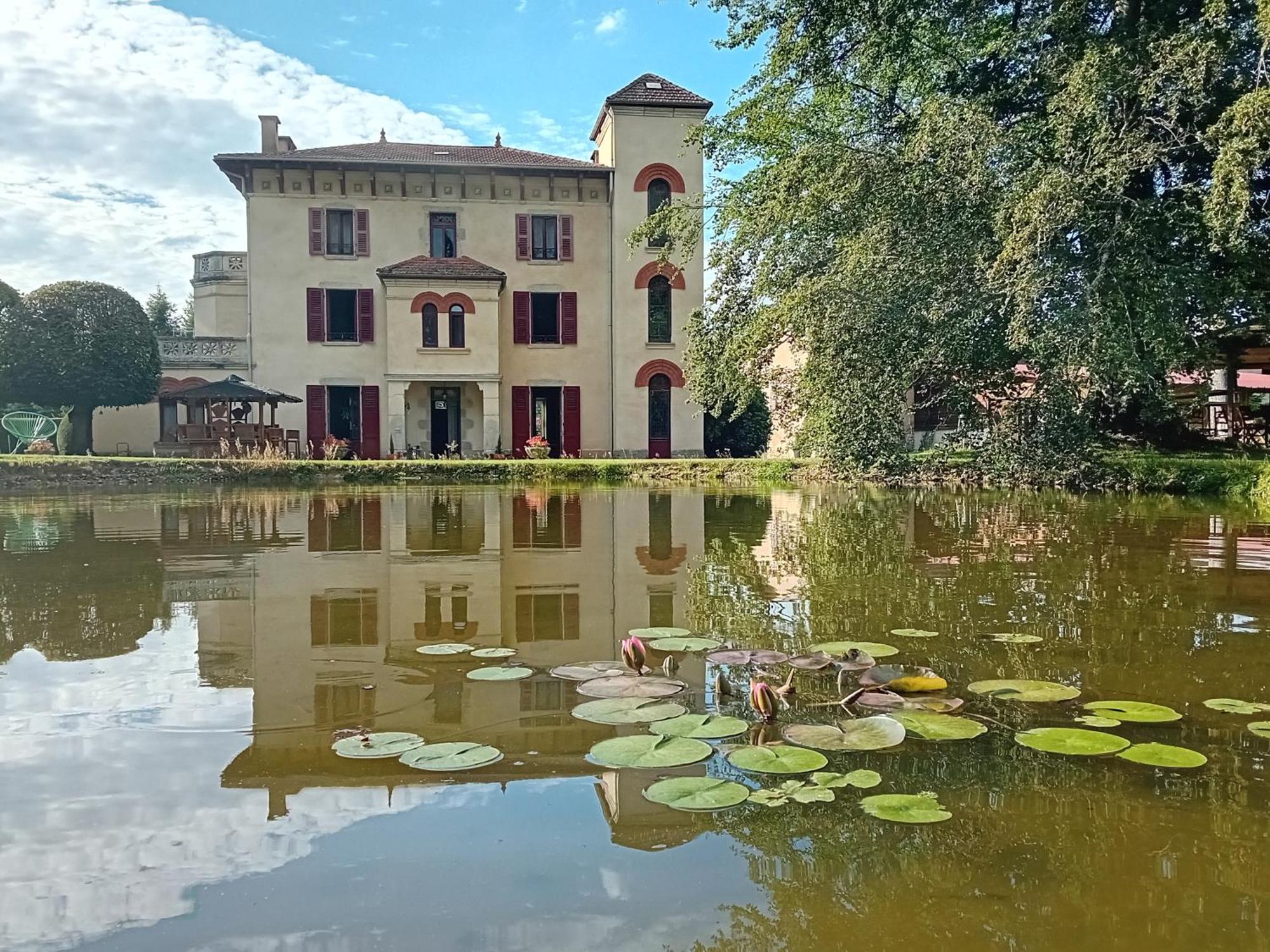 Domaine De Marchal - Chambres Et Table D'Hotes Celles-Sur-Durolle エクステリア 写真
